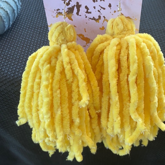 Earrings - Picture 1 of 2